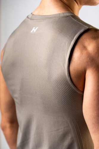 Майка Nebbia Seamless Tank POWER Light Brown ASH 899
