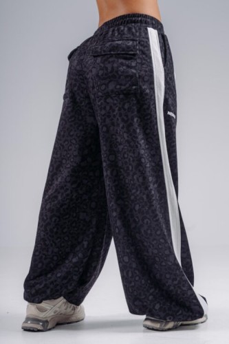 Штани Nebbia Baggy Leopard Sweatpants PRIMAL Black Leopard 865