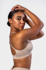 Топ Nebbia Medium-Support Sports Bra TOTALLY SEAMLESS Cream 305