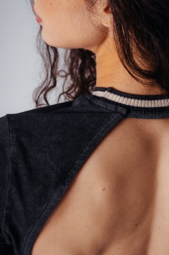 Топ NEBBIA x Olympia Open-Back Crop Top Black 938